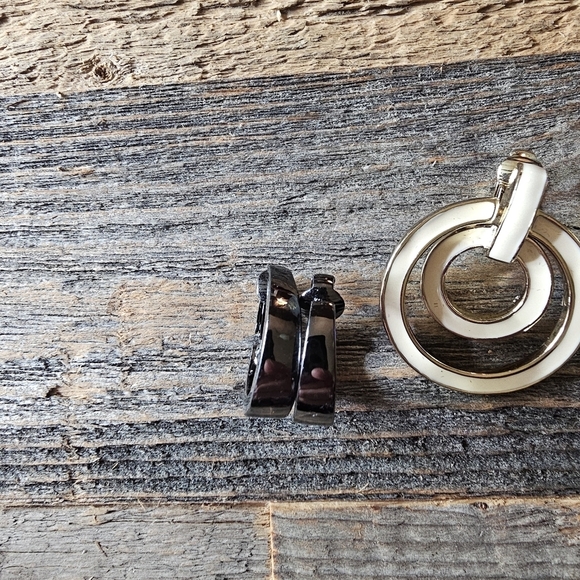 Set of 2 Fashion Clip On Earrings - Picture 3 of 7